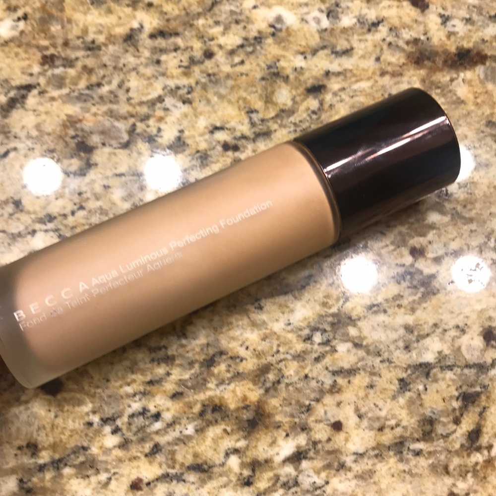 Becca Aqua Luminous Foundation